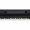 Clavier de piano numérique noir vu de près, avec touches blanches et noires, idéal pour pianistes débutants et experts.