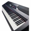 Piano numérique noir avec clavier complet et panneau de contrôle électronique, idéal pour les musiciens modernes.