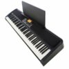 Piano numérique noir avec touches blanches et noires, écran intégré et pupitre, idéal pour musiciens et apprentissage.