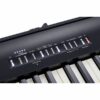 Clavier numérique noir avec interface de contrôle rétroéclairée et touches pour volume, sons et fonctions, gros plan.