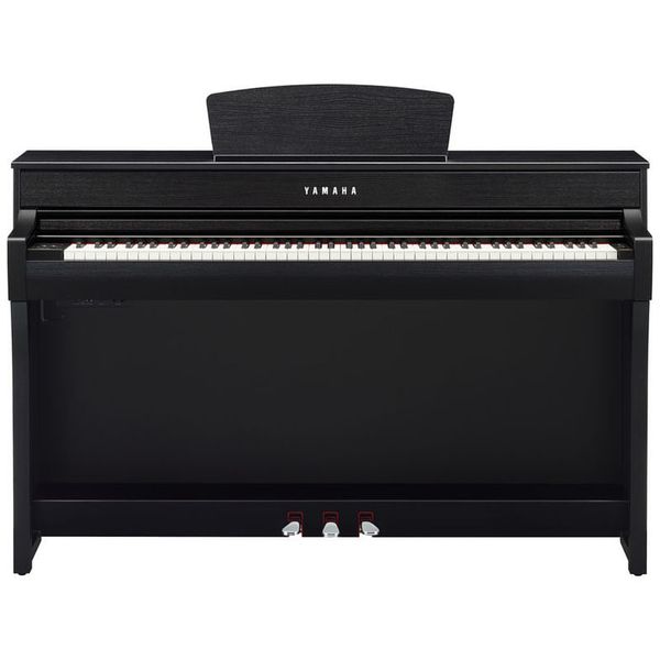 Piano numérique Yamaha noir avec trois pédales, idéal pour la maison et les cours de musique, design moderne et élégant.