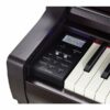 Clavier numérique noir avec écran et boutons de contrôle Clavinova, affichant des options de sonorité.