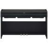 Piano numérique noir Yamaha, design moderne avec trois pédales, idéal pour les musiciens et les studios de musique.