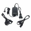 Chargeur universel avec adaptateurs secteur européens et australiens, câble d’alimentation noir inclus, pour appareils électroniques.