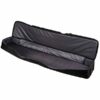 Étui rectangulaire noir ouvert avec doublure grise, adapté pour transporter des équipements ou instruments longs et fragiles.