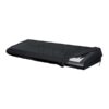 Housse noire protégeant un clavier électronique, avec aperçu partiel des touches, pour protection poussière et transport.