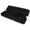 Étui noir ouvert pour instrument de musique, idéal pour protection et transport sécurisé.