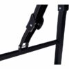 Support pliant en métal noir avec charnières robustes pour table portable ou tréteaux.