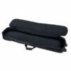 Étui ouvert noir pour guitare électrique, intérieur rembourré, poignée de transport visible, sans instrument à l'intérieur.