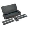 Valise noire ouverte avec intérieur matelassé et séparateurs amovibles, idéale pour transporter des équipements délicats.