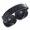 Casque audio noir Yamaha avec rembourrage en cuir sur l'arceau et logo visible sur les écouteurs plats.