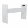Support mural blanc pour bureau, design simple et moderne, idéal pour optimiser l'espace dans les petits intérieurs.