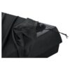 Housse de protection noire sur un barbecue avec cordon serrage. Accessoire extérieur, protège des intempéries.