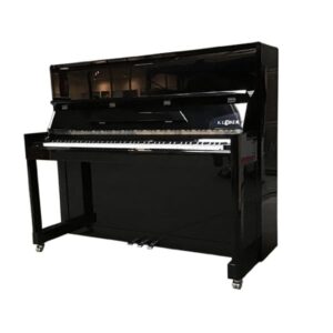 Piano droit noir brillant, modèle Kluger, avec trois pédales, parfait pour les musiciens et amateurs de musique classique.