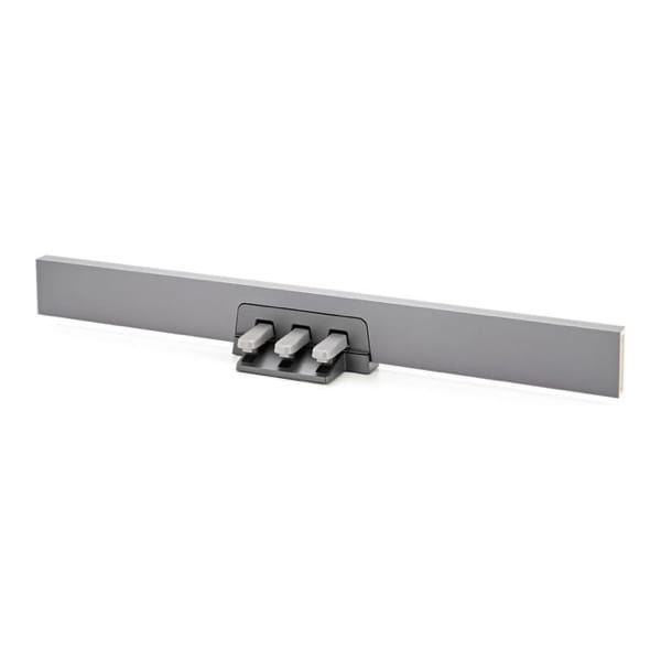 Barre de gestion de câbles en aluminium avec trois connecteurs USB intégrés, sur fond blanc.