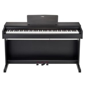 Piano numérique noir moderne sur pied avec 88 touches et trois pédales pour jouer une musique expressive à la maison.