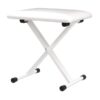 Tabouret pliant blanc avec pieds en X et assise rembourrée, adapté pour la maison, bureau ou salles d'attente.