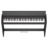Piano numérique noir avec 88 touches et trois pédales, vue de dessus. Instrument de musique pour pianistes professionnels et amateurs.