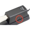 Pédale de sustain pour clavier Stagg avec interrupteur N.O./N.C. visible, boîtier noir, connectique filaire à droite.