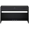 Piano numérique noir Yamaha avec trois pédales, idéal pour les musiciens cherchant qualité et design moderne.