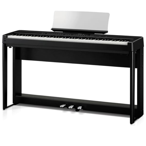 Piano numérique noir avec pédalier et pupitre à partition, idéal pour apprentis et musiciens confirmés, design moderne.