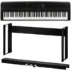 Piano numérique avec touches pondérées et pédales, monté sur un support noir. Instrument adapté aux musiciens débutants et avancés.