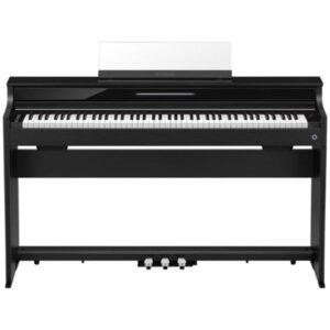 Un piano numérique noir Casio avec 88 touches et trois pédales. Le pupitre est relevé et prêt pour accueillir des partitions.