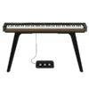 Piano numérique noir et beige avec support et pédalier à trois pédales, idéal pour les musiciens professionnels et amateurs.