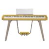 Piano numérique jaune moderne sur pieds en bois avec pédalier intégré, idéal pour amateur et professionnel de la musique.