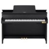 Un piano numérique noir de marque Casio avec trois pédales dorées est placé contre un fond blanc.