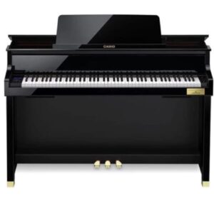 Un piano numérique noir de la marque Casio, avec trois pédales dorées et un clavier de 88 touches.