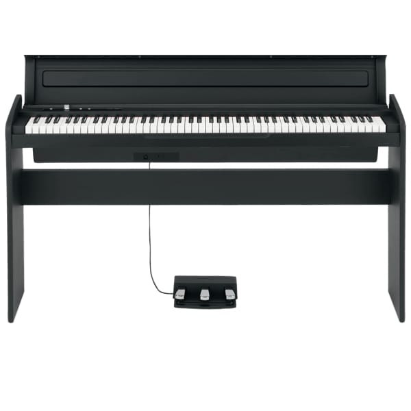 Un piano numérique noir avec une pédale au sol. Il a des touches blanches et noires, sans personnes ni arrière-plan visible.