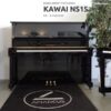 Piano droit d'occasion Kawai NS15 noir avec numéro de série K1565293, exposé dans un magasin Amadeus sur Leboncoin.